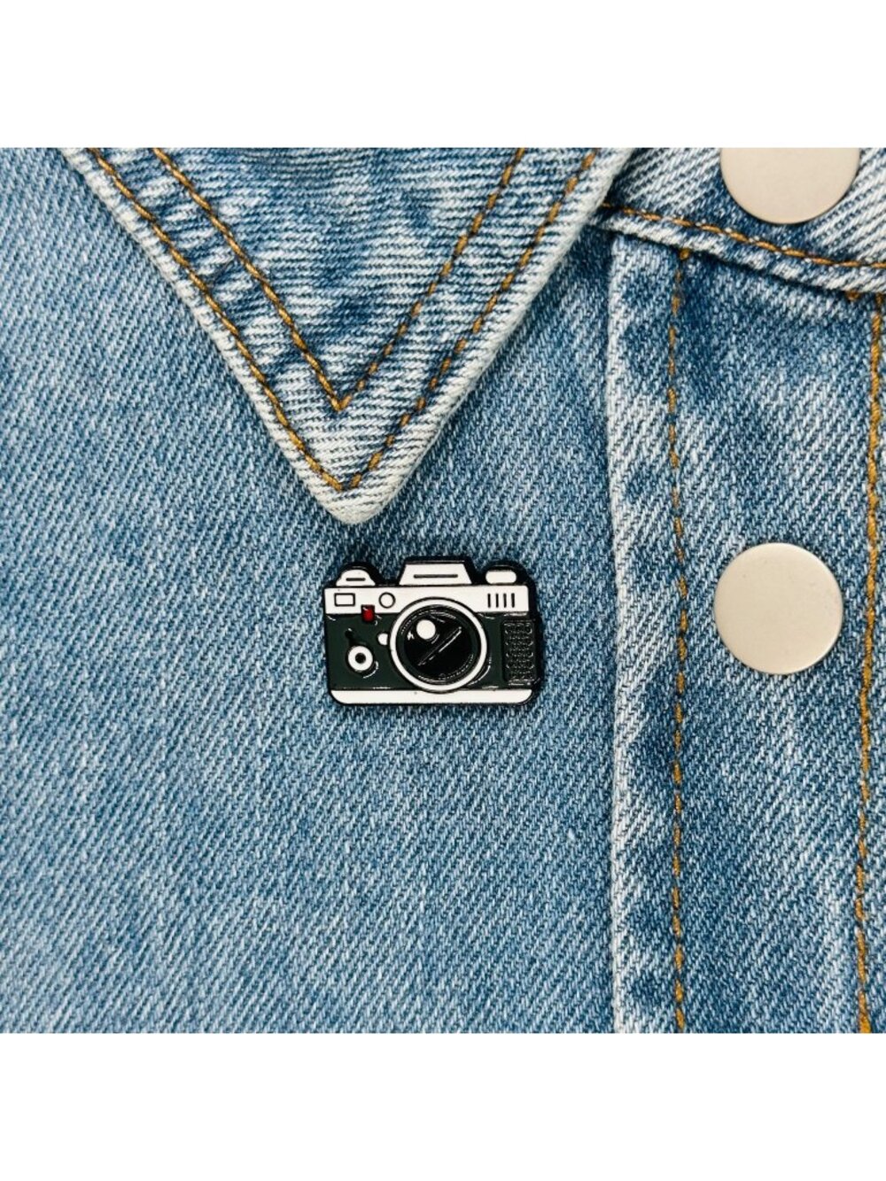 ⭐Vintage Retro Camera Enamel Pin Black & Silver Photography Accessory Traveling